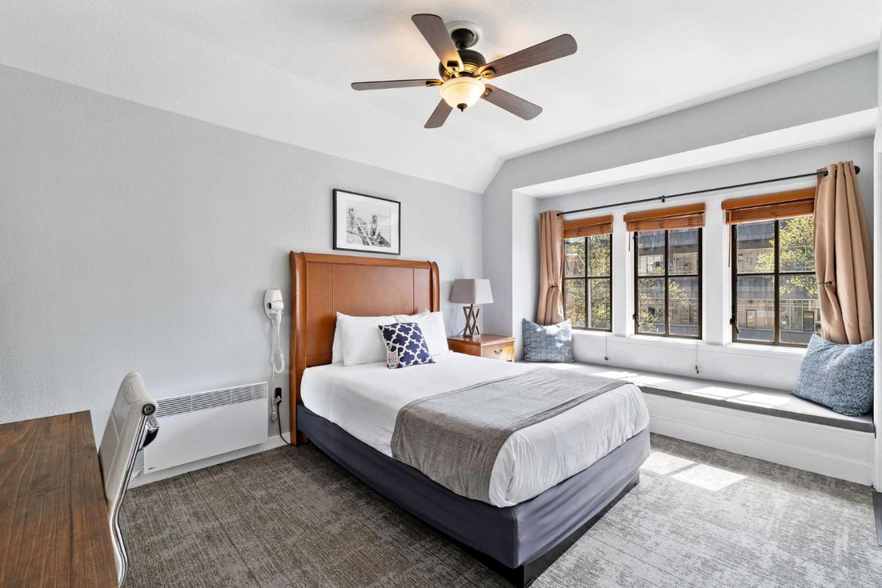 Premium Room - One Queen Bed, Private Bathroom at College Inn Hotel