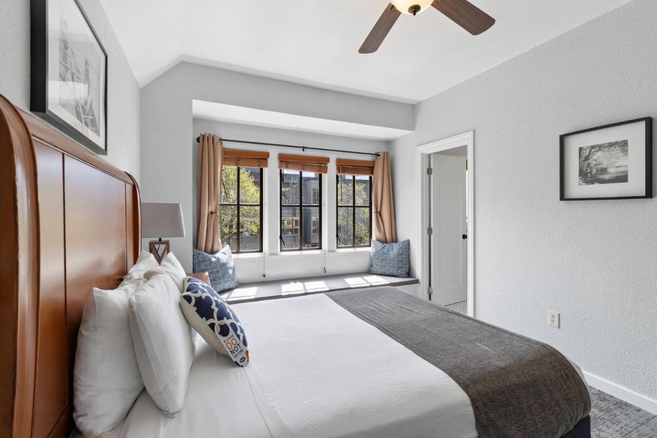 Premium Room - One Queen Bed, Private Bathroom at College Inn Hotel
