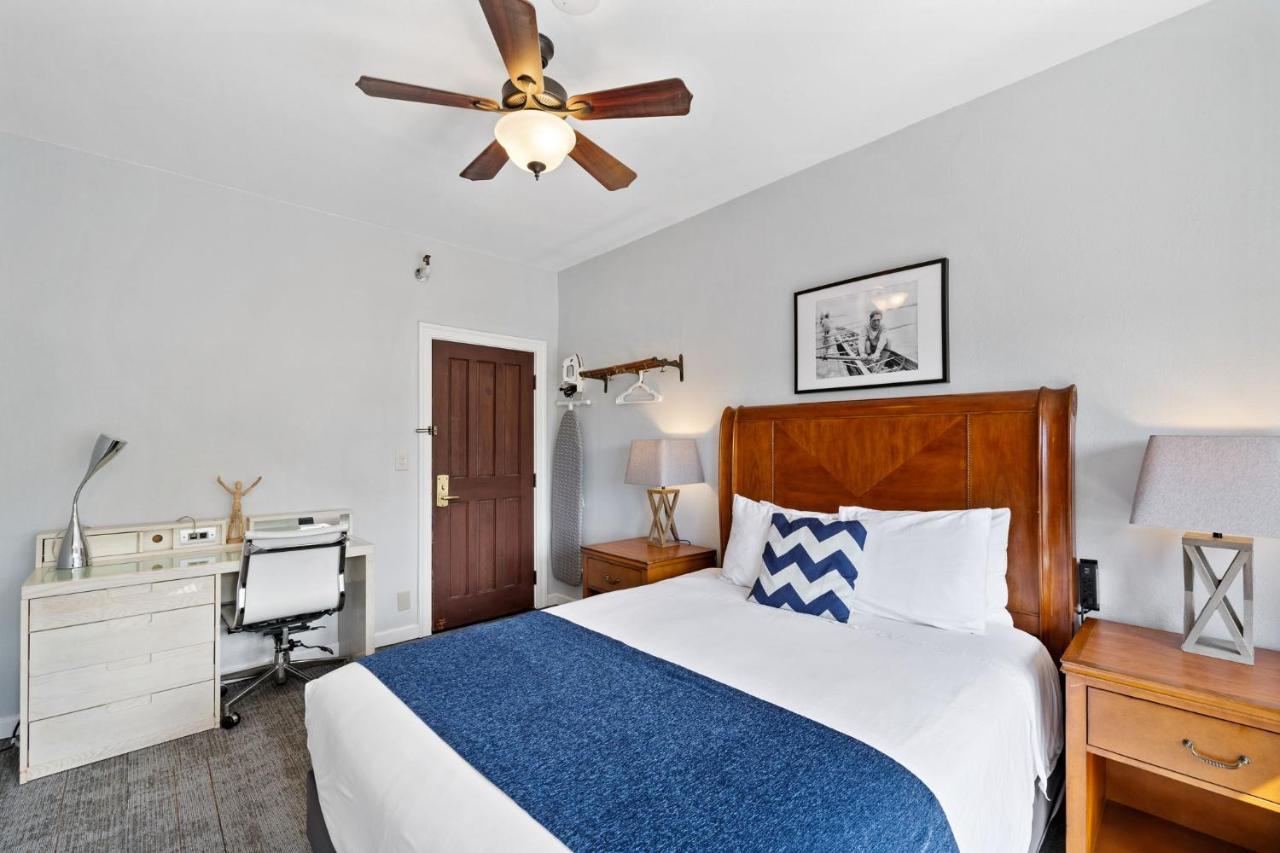 Standard Room - One Queen Bed, Shared Bathroom at College Inn Hotel
