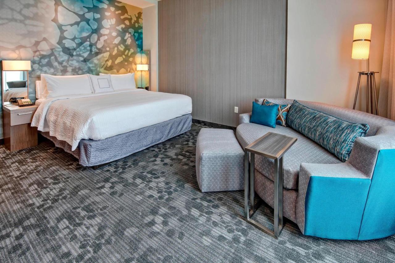  | Courtyard by Marriott Kansas City Downtown/Convention Center