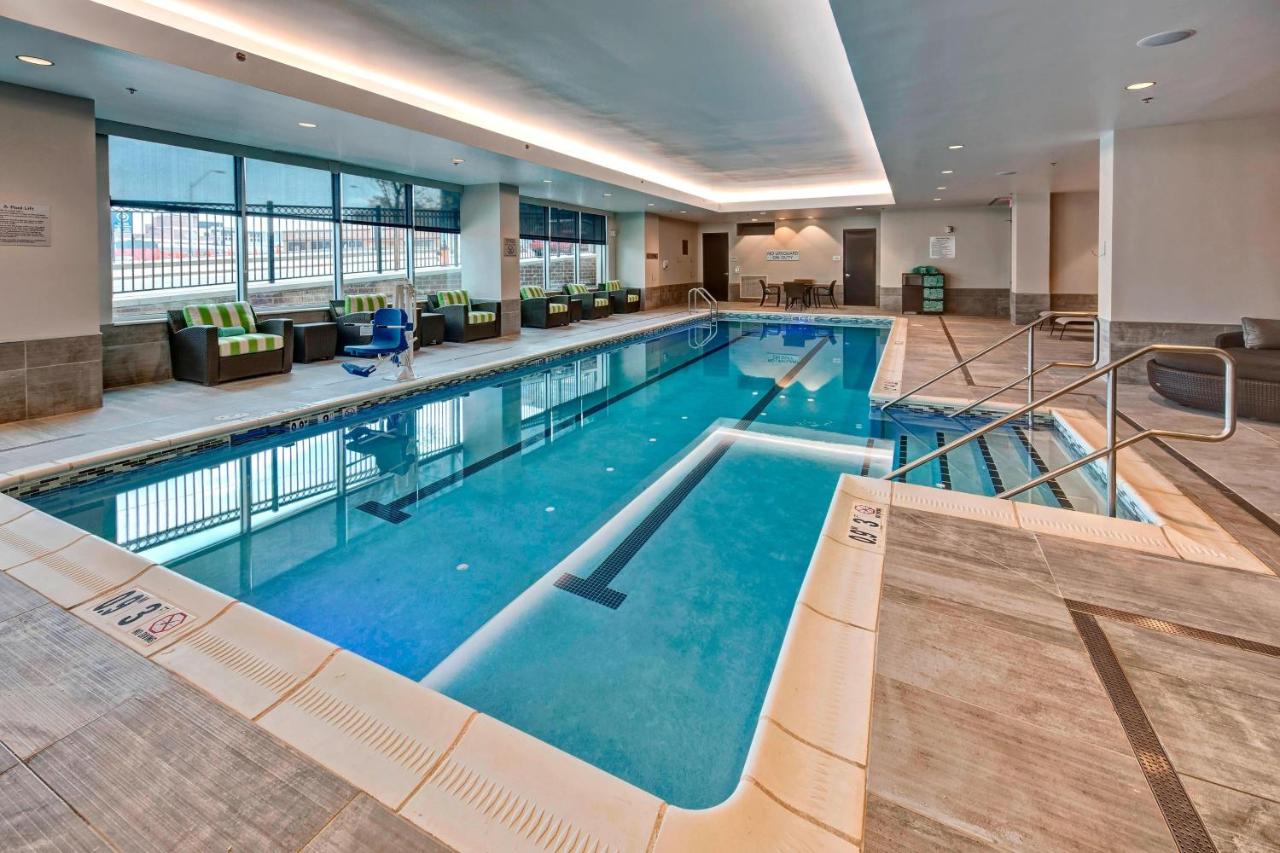 | Courtyard by Marriott Kansas City Downtown/Convention Center