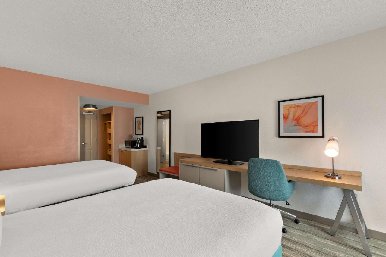Queen Room at Hilton Garden Inn Atlanta East/Stonecrest