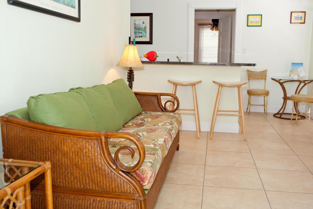 | Seaport Inn