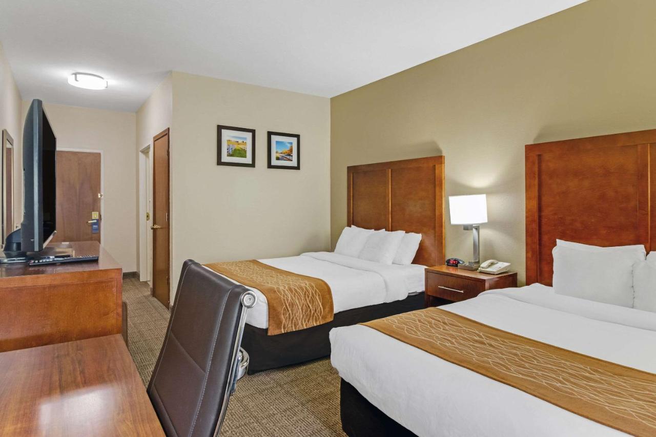 Queen Room with Two Queen Beds - Non-Smoking at Comfort Inn Henderson - Evansville South
