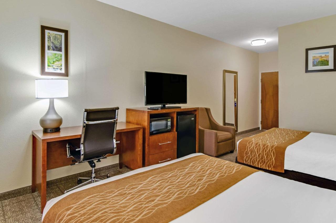 Queen Room with Two Queen Beds - Non-Smoking at Comfort Inn Henderson - Evansville South