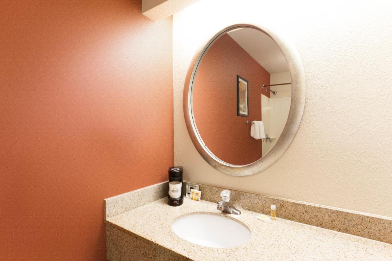 Business Double Room with Two Double Beds - Non-Smoking at Days Inn by Wyndham Monmouth Junction/S Brunswick/Princeton