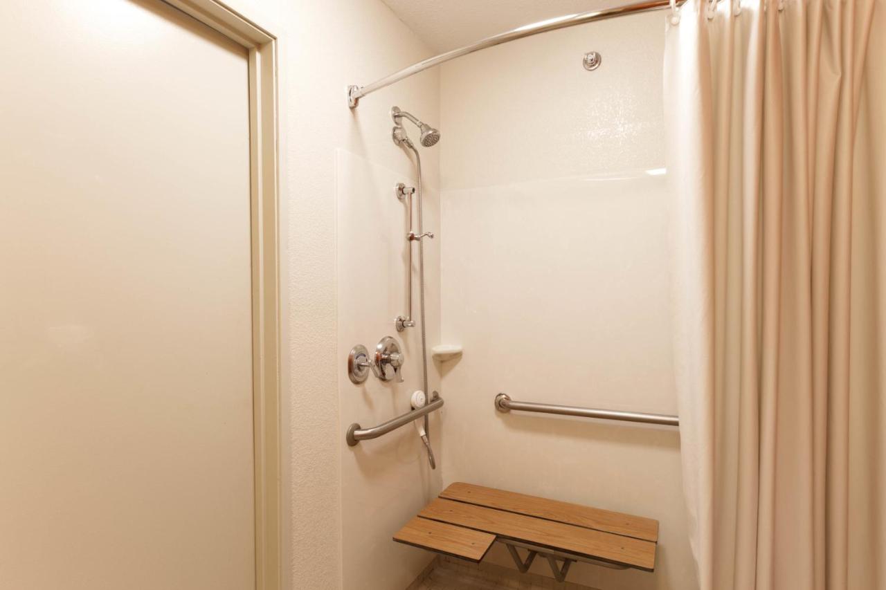 King Room - Mobility Access/Non-Smoking at Days Inn by Wyndham Monmouth Junction/S Brunswick/Princeton