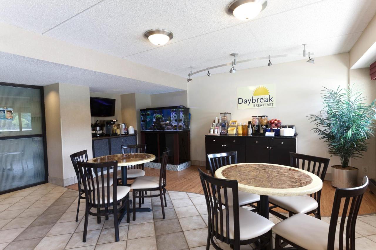 Business King Room - Non-Smoking at Days Inn by Wyndham Monmouth Junction/S Brunswick/Princeton