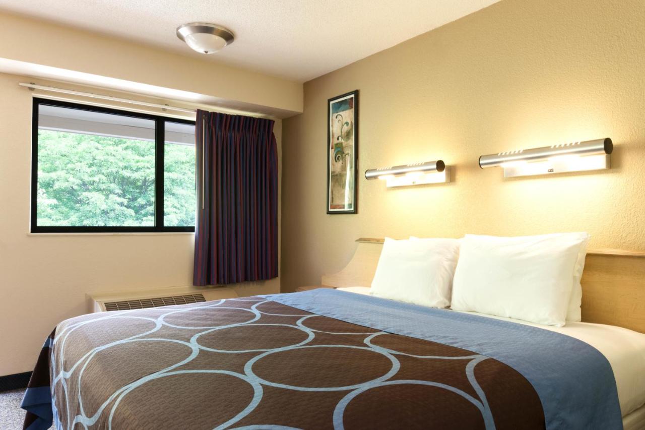 King Room - Non-Smoking at Days Inn by Wyndham Monmouth Junction/S Brunswick/Princeton