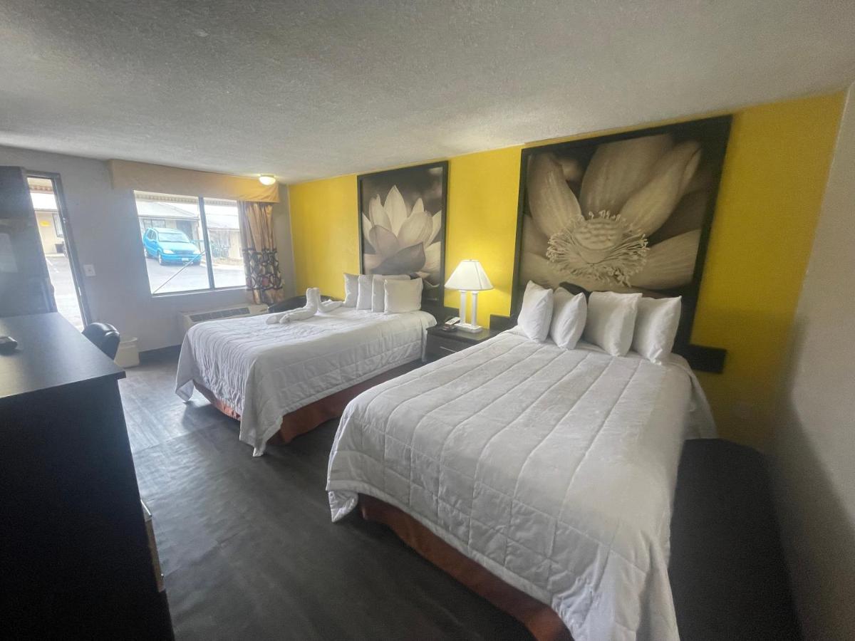 Double Room with Two Double Beds at Super 8 by Wyndham Monroe
