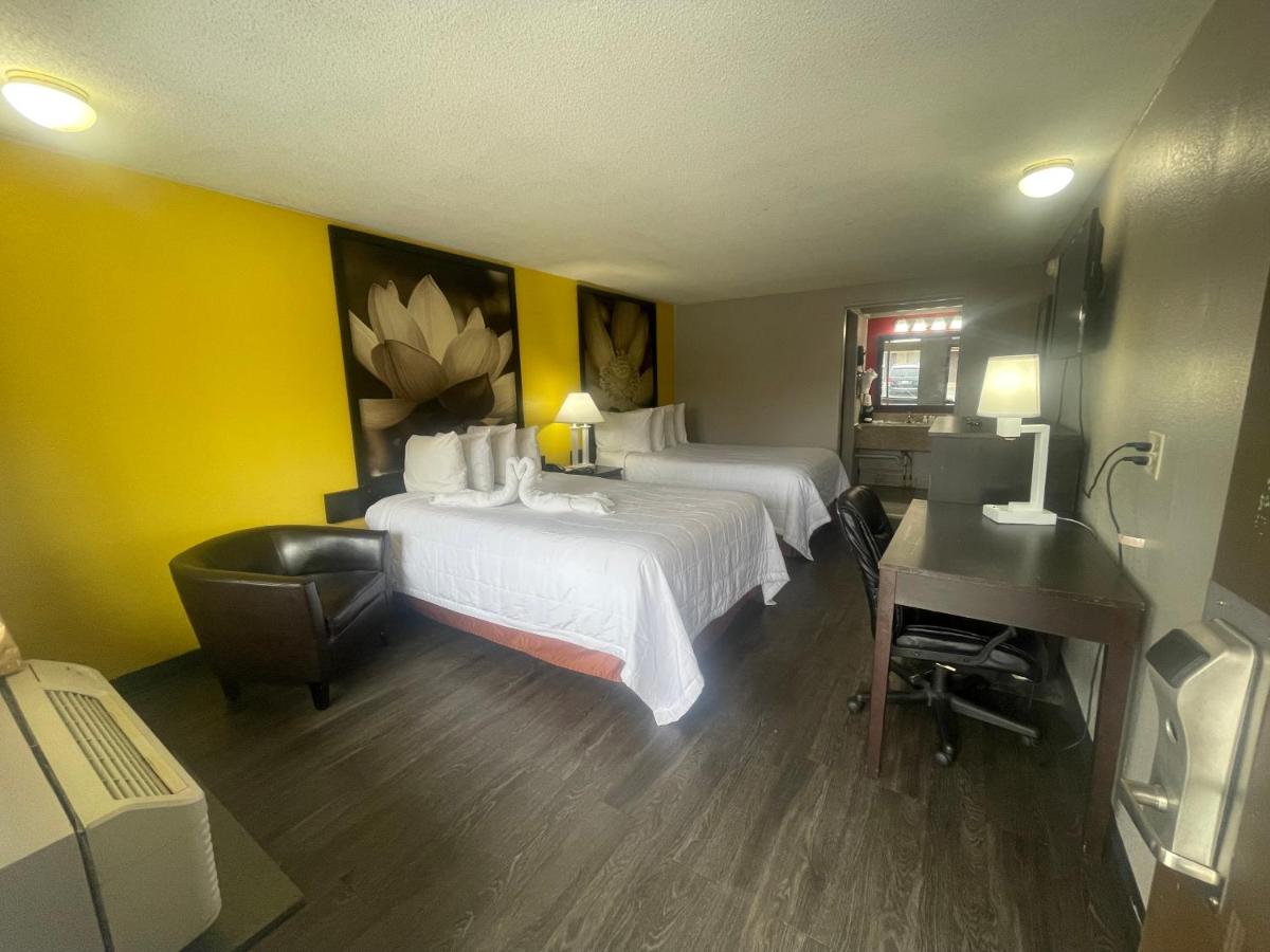 Double Room with Two Double Beds at Super 8 by Wyndham Monroe