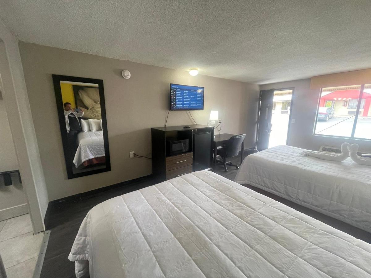 Double Room with Two Double Beds at Super 8 by Wyndham Monroe
