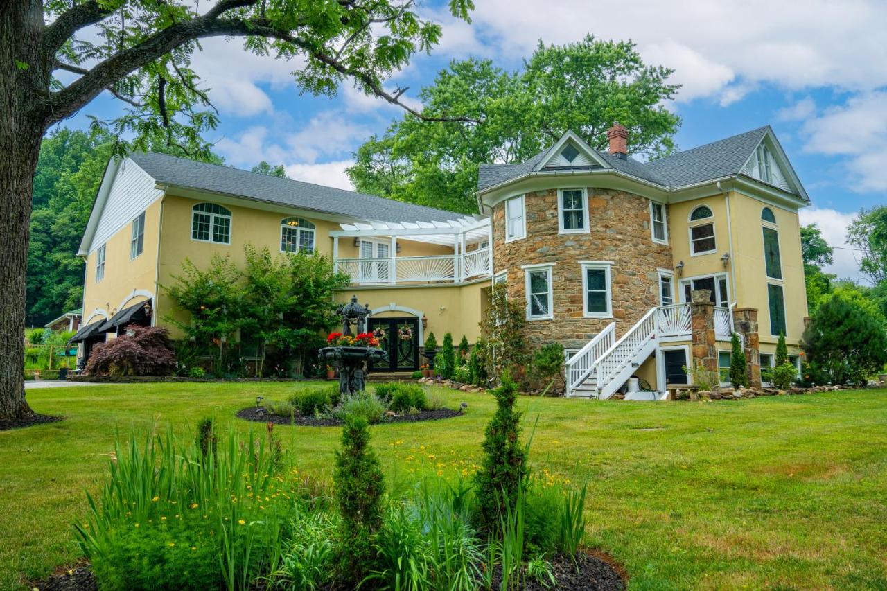 | Stone Manor Boutique Inn