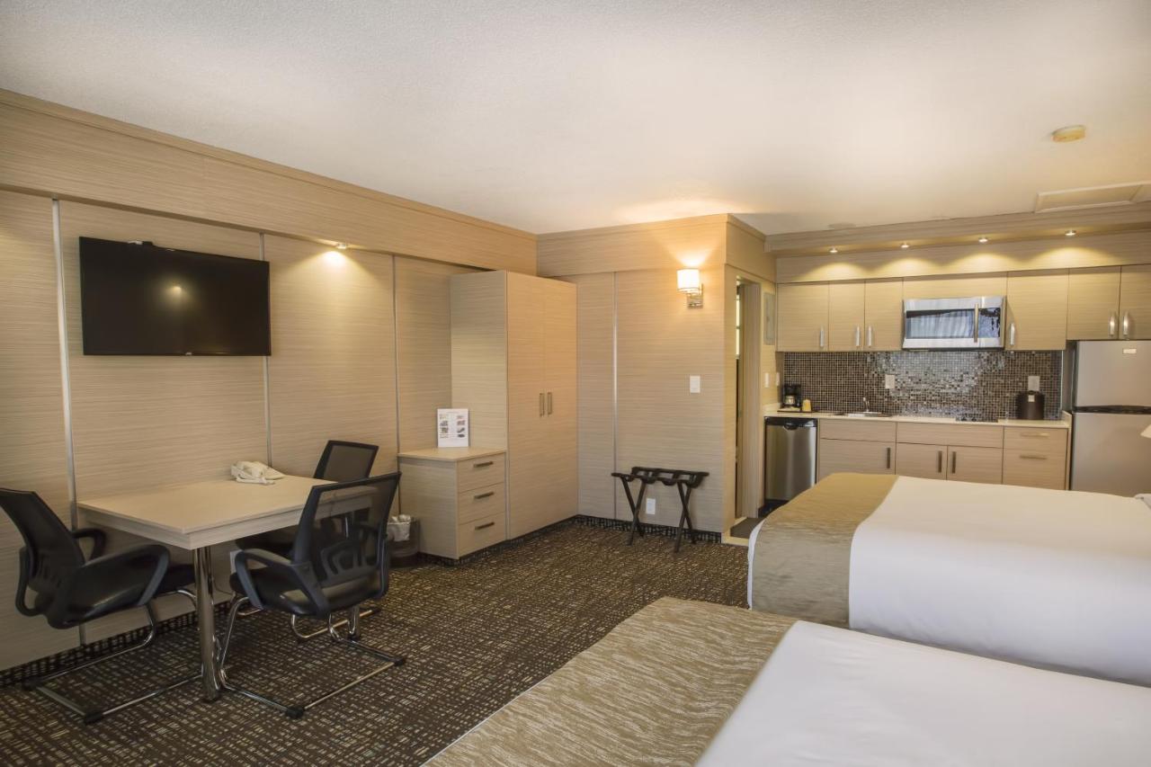Studio with Two Queen Beds and Kitchen at Ocean Beach Palace Hotel and Suites