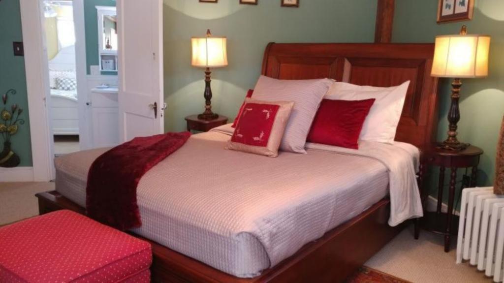 | 2 River Road Inn Cottages