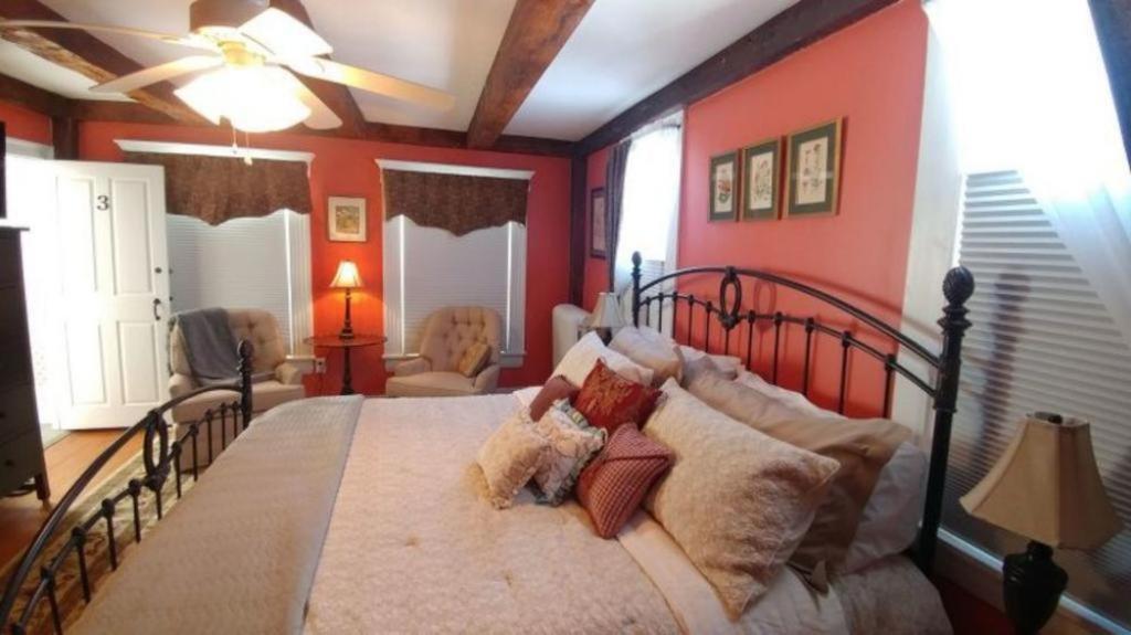 | 2 River Road Inn Cottages