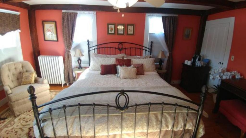| 2 River Road Inn Cottages