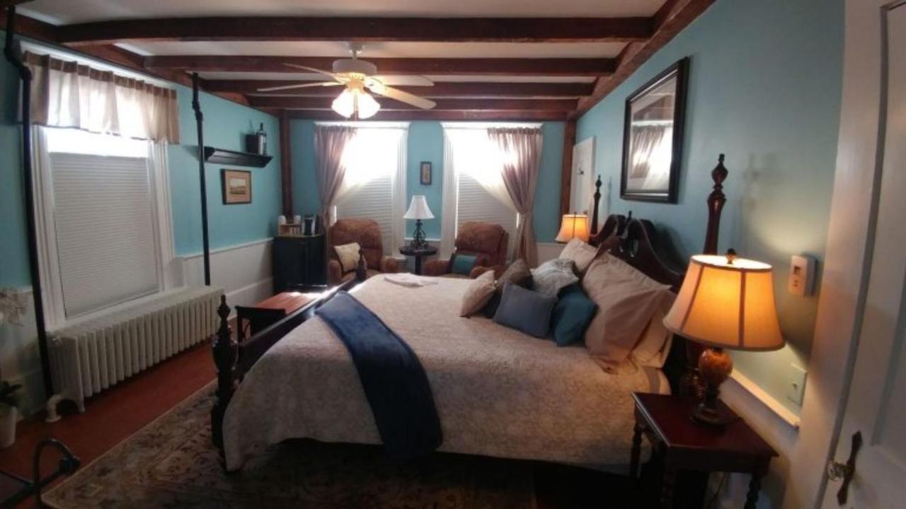 | 2 River Road Inn Cottages