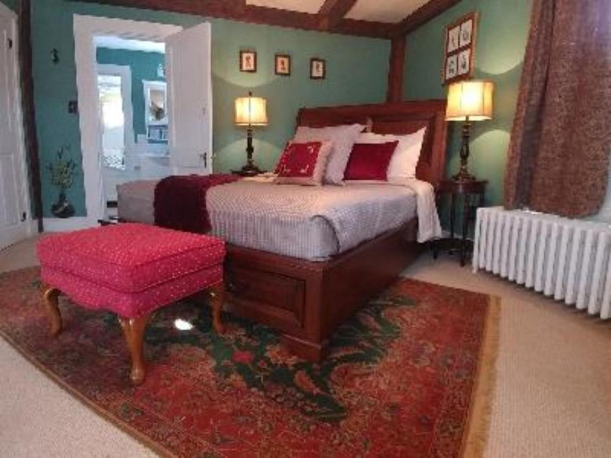 | 2 River Road Inn Cottages