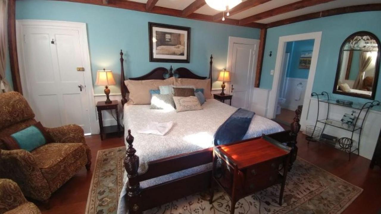 | 2 River Road Inn Cottages