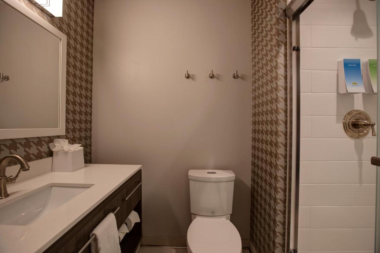 Queen Studio Suite - Hearing Accessible/Non-Smoking at Home2 Suites By Hilton Charlotte Uptown