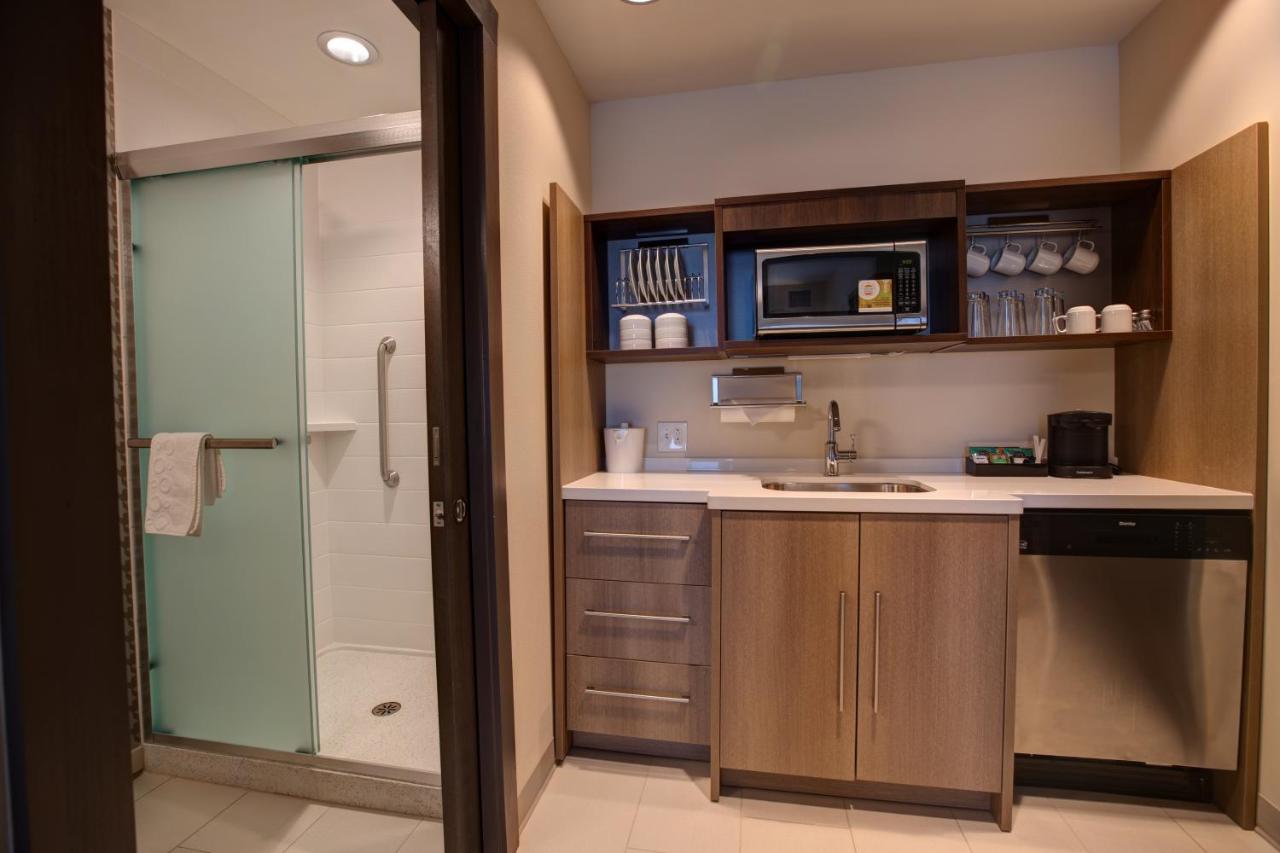 Queen Studio Suite - Hearing Accessible/Non-Smoking at Home2 Suites By Hilton Charlotte Uptown