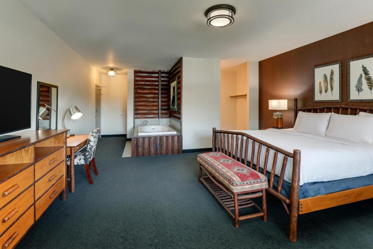 Suite with Hot Tub at Stoney Creek Hotel Tulsa - Broken Arrow