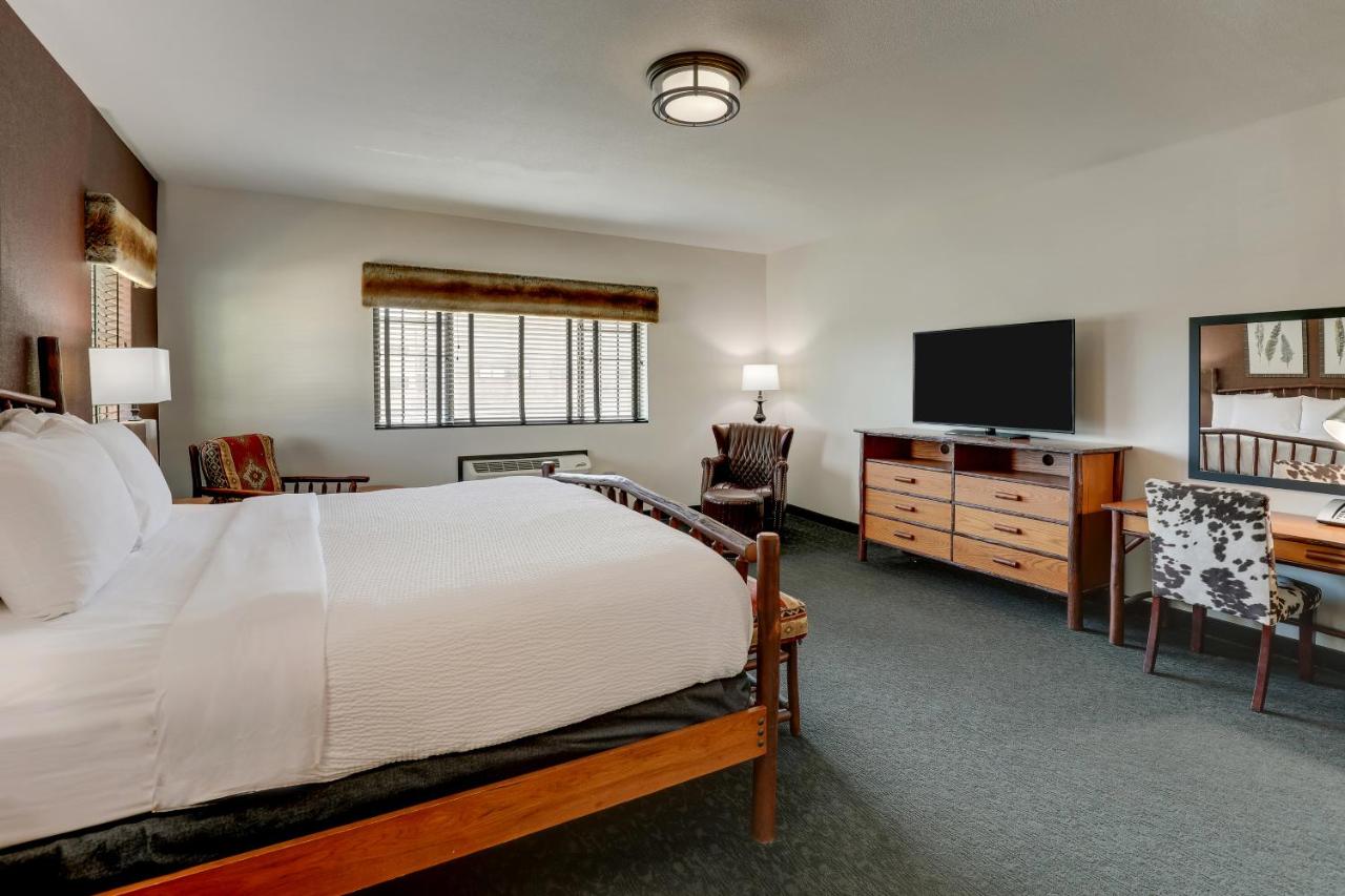 Suite with Hot Tub at Stoney Creek Hotel Tulsa - Broken Arrow