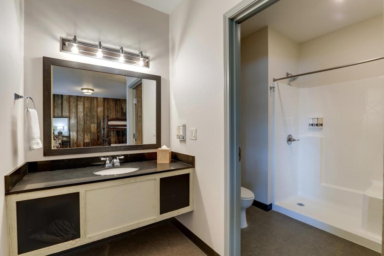 Family Suite at Stoney Creek Hotel Tulsa - Broken Arrow
