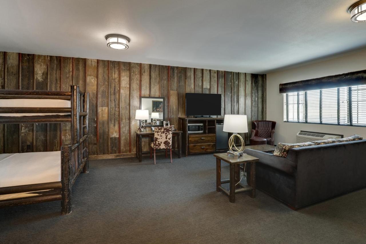 Family Suite at Stoney Creek Hotel Tulsa - Broken Arrow