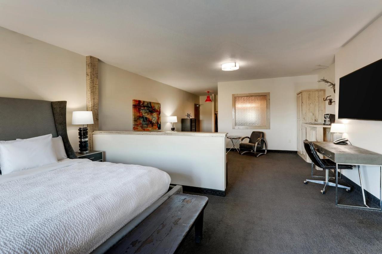 Superior King Suite at Stoney Creek Hotel Tulsa - Broken Arrow
