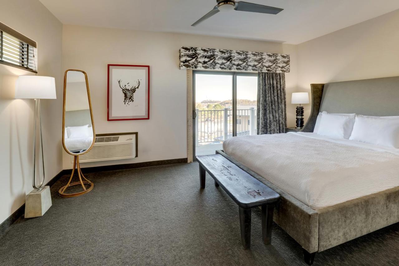Superior King Suite at Stoney Creek Hotel Tulsa - Broken Arrow