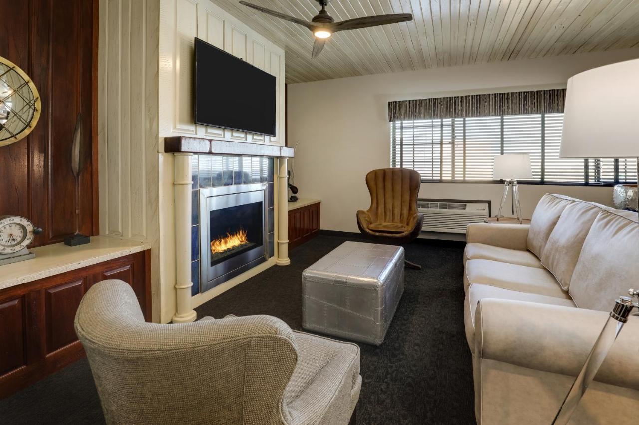 Superior Suite at Stoney Creek Hotel Tulsa - Broken Arrow