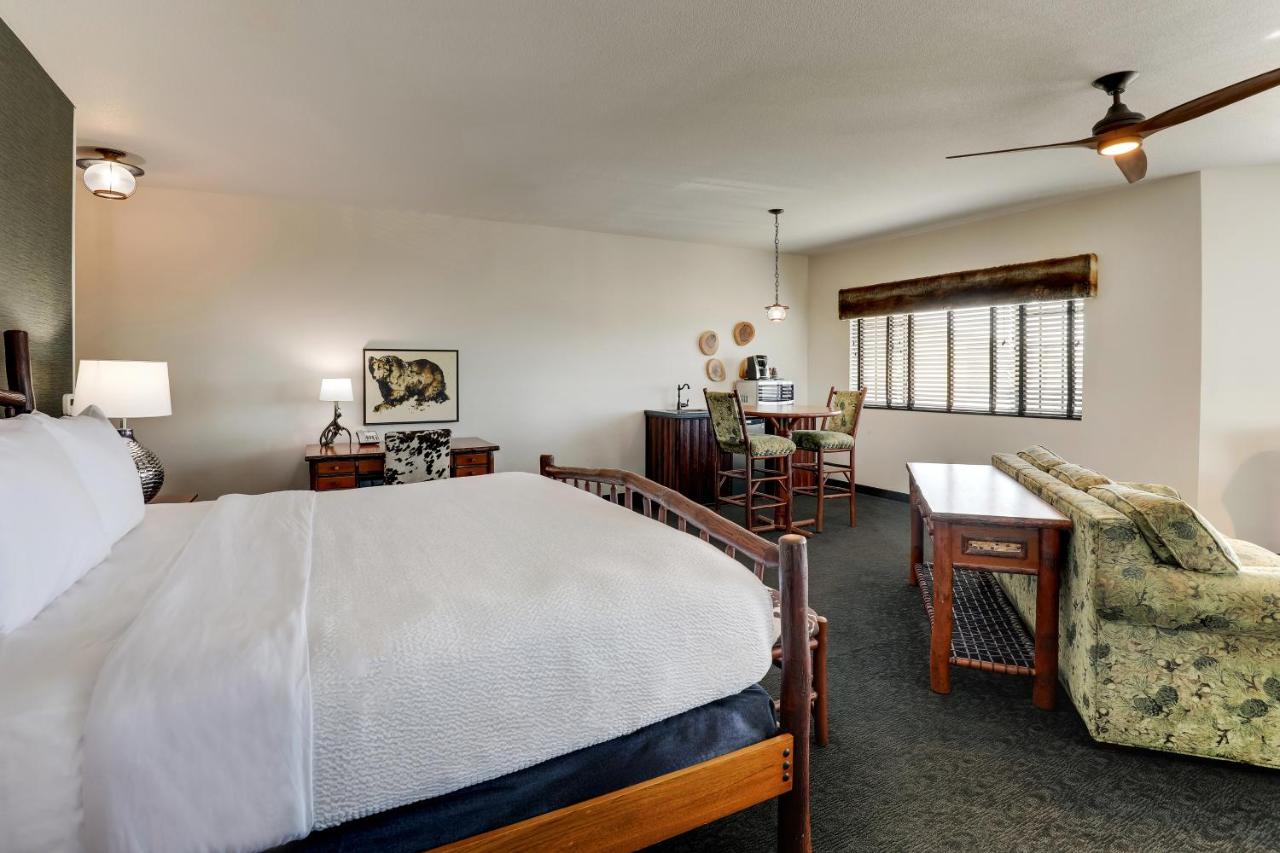 Junior Suite at Stoney Creek Hotel Tulsa - Broken Arrow