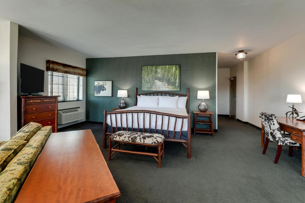 Junior Suite at Stoney Creek Hotel Tulsa - Broken Arrow