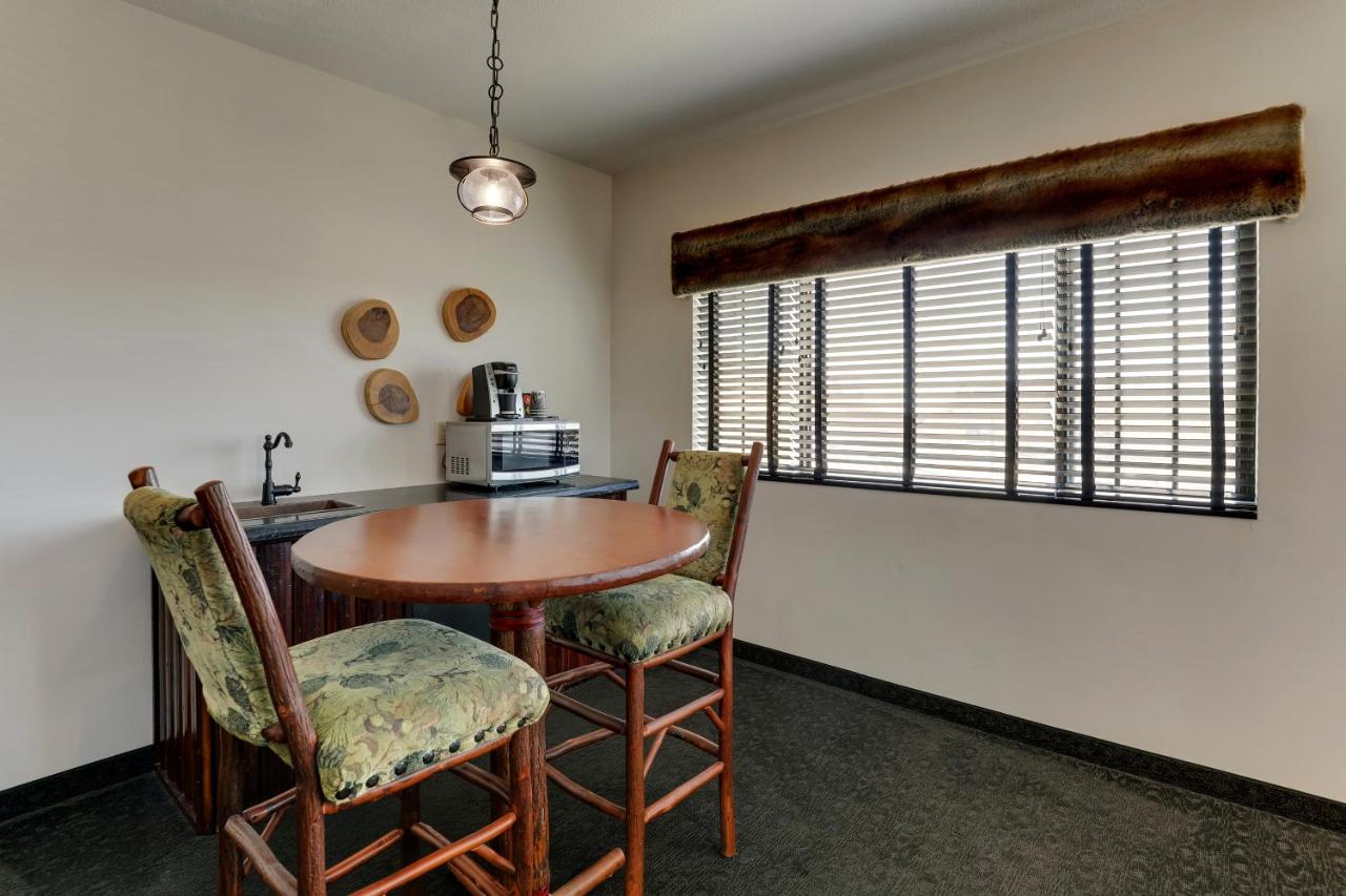 Junior Suite at Stoney Creek Hotel Tulsa - Broken Arrow