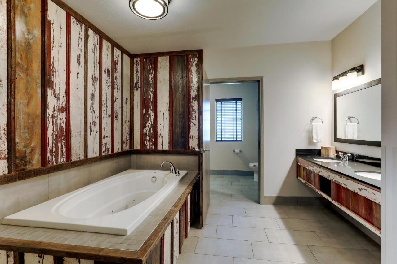 Junior Suite at Stoney Creek Hotel Tulsa - Broken Arrow