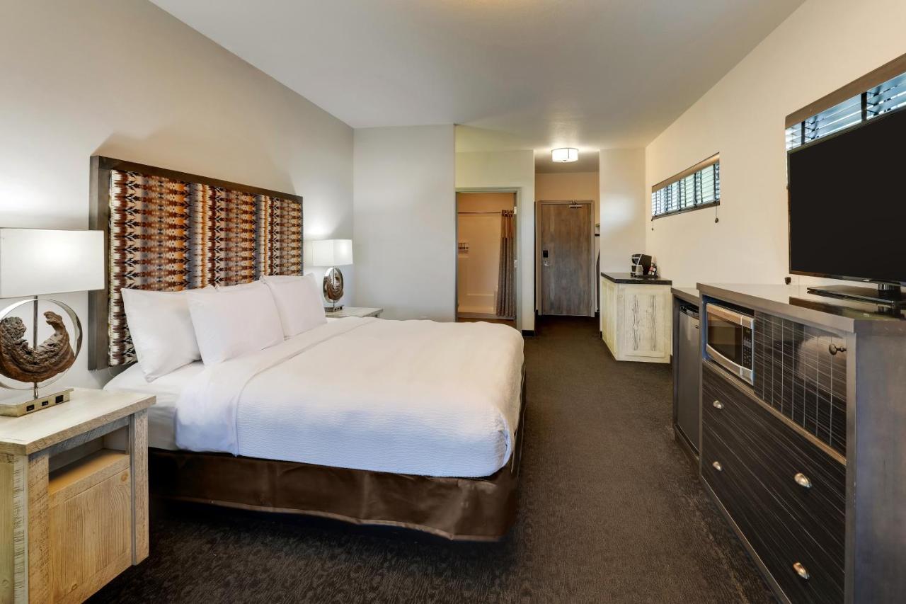 Superior King Room at Stoney Creek Hotel Tulsa - Broken Arrow