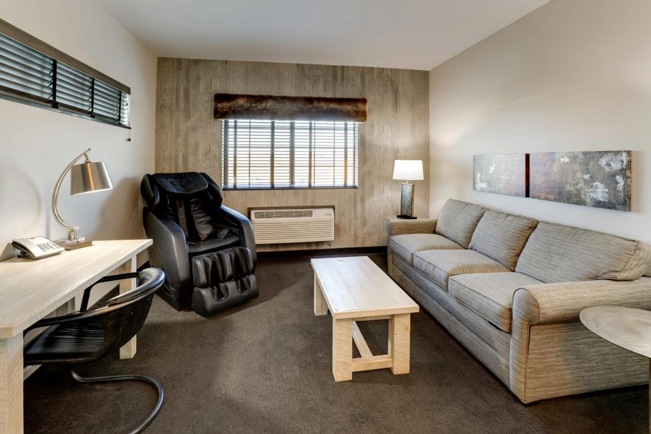 Superior King Room at Stoney Creek Hotel Tulsa - Broken Arrow