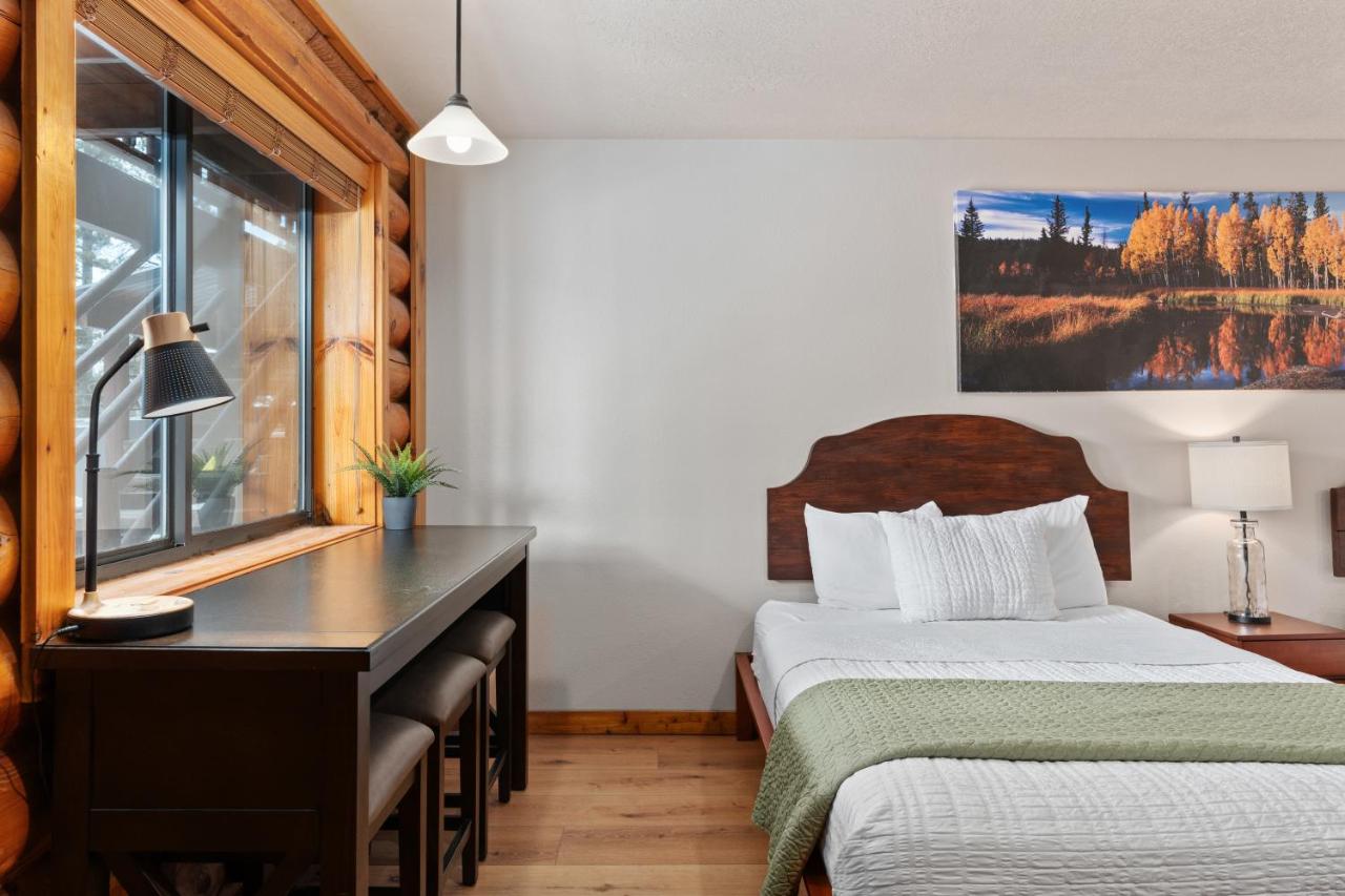 | Duck Creek Village Inn