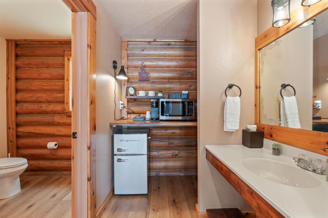 | Duck Creek Village Inn