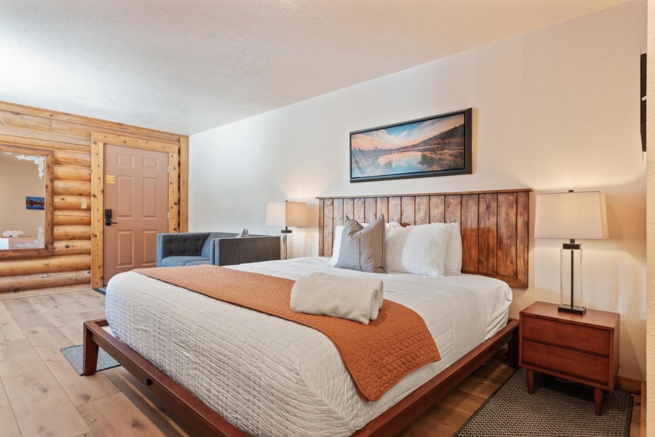 | Duck Creek Village Inn