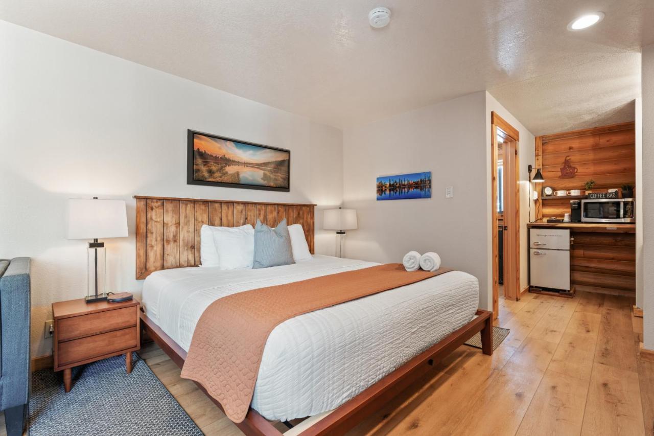 | Duck Creek Village Inn