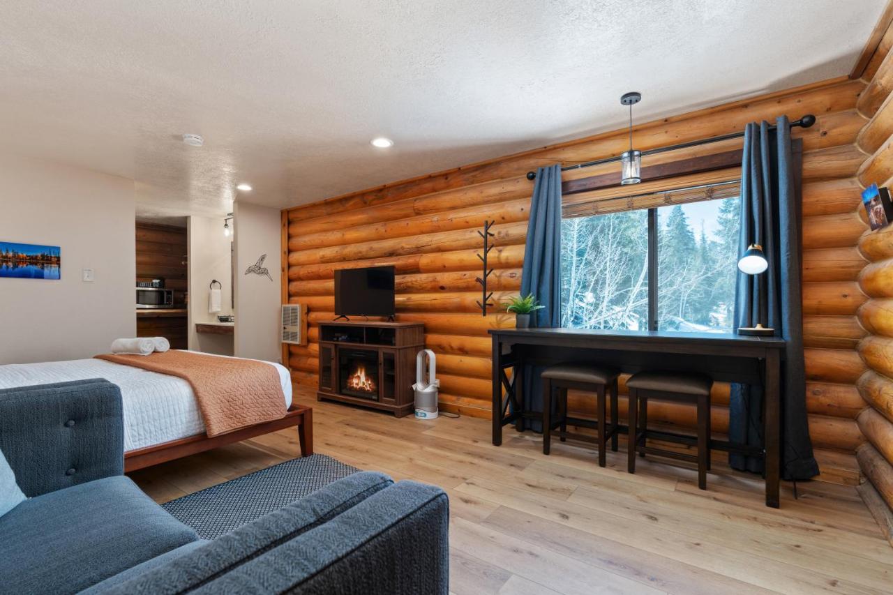 | Duck Creek Village Inn
