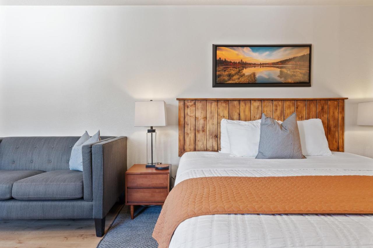 | Duck Creek Village Inn