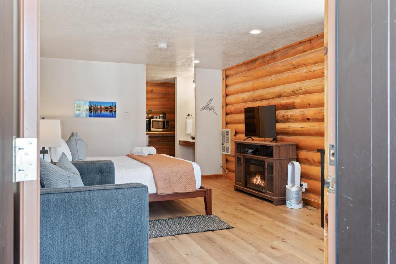 | Duck Creek Village Inn