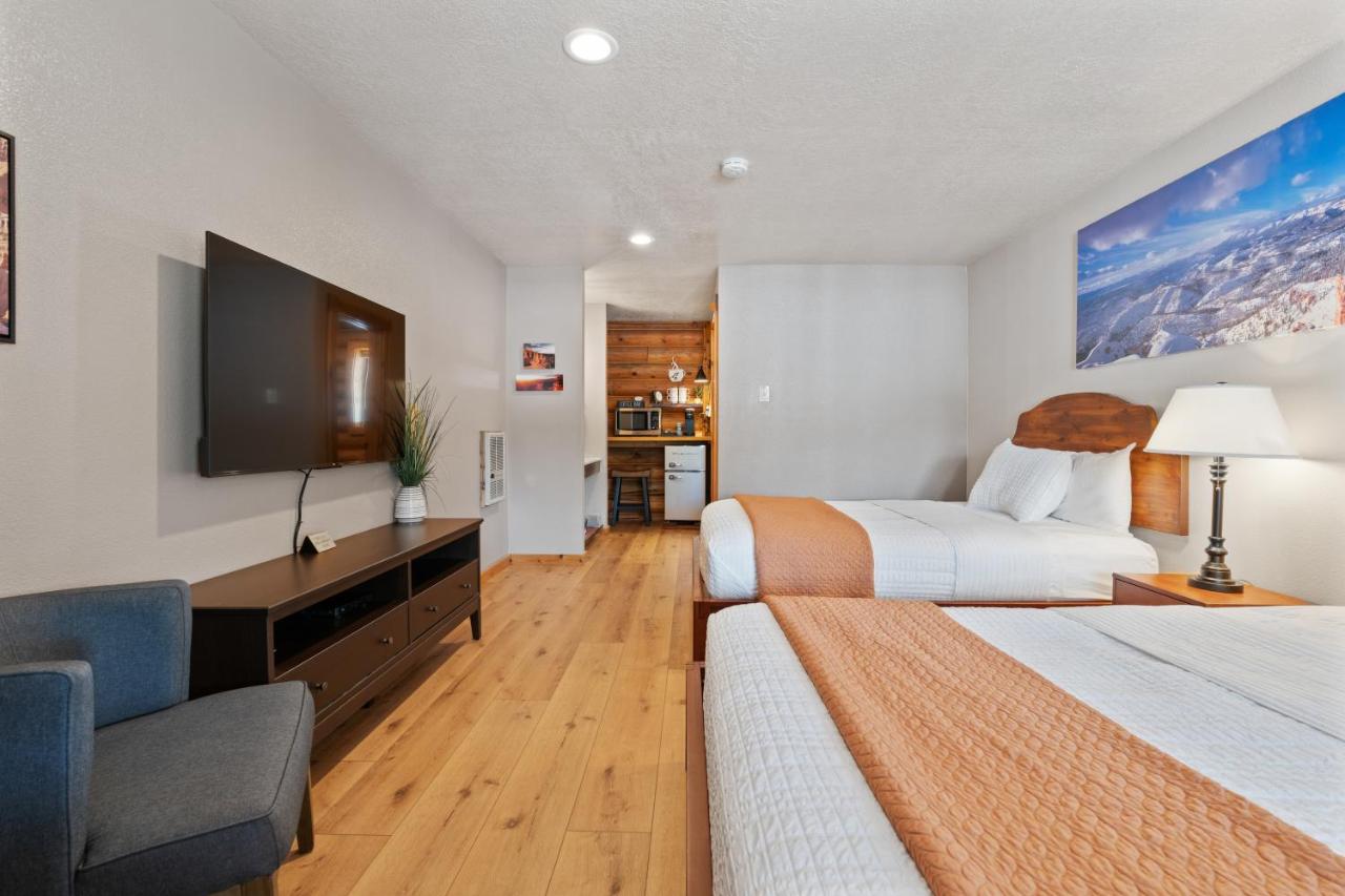 | Duck Creek Village Inn