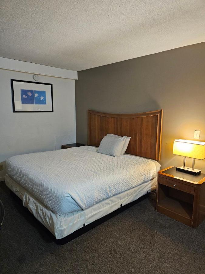 | Hastings Express Inn
