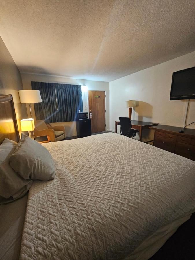 | Hastings Express Inn