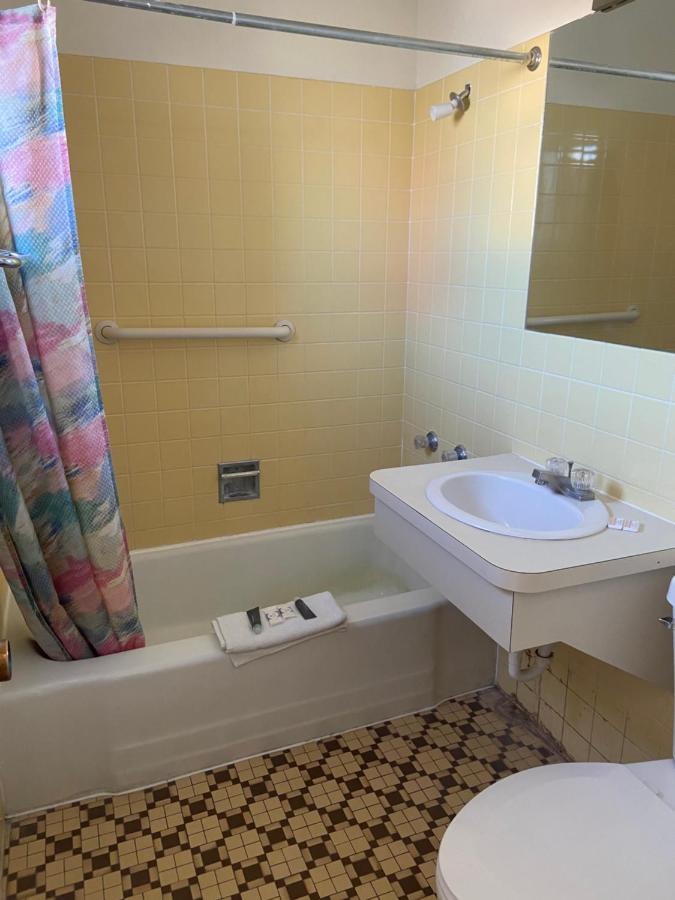 | Hastings Express Inn